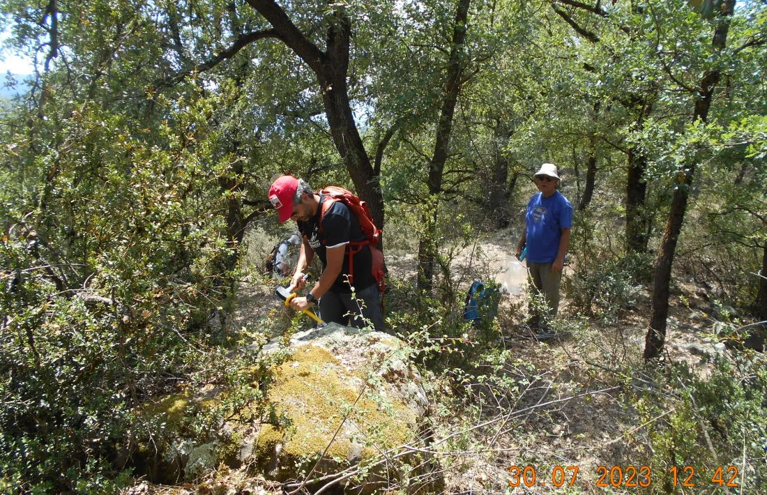 Membres de l'equip de geomorfòlegs, treballant-hi.