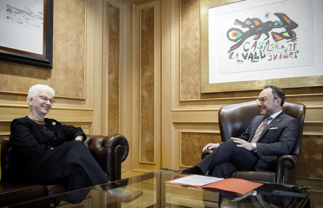 Espot amb l’ambaixadora d’Israel al Principat, Rodica Radian-Gordon.