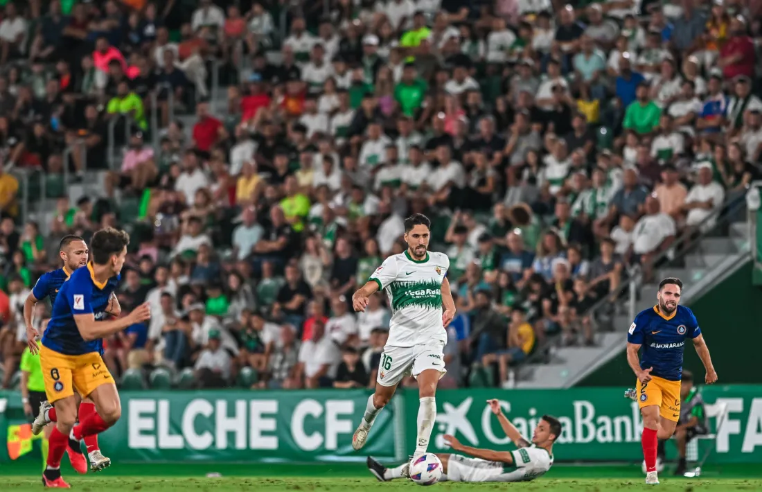 Fidel Chaves, migcampista andalús de l’Elx, va ser un autèntic corcó per a un FC Andorra que va llençar els primers 45 minuts a la brossa.