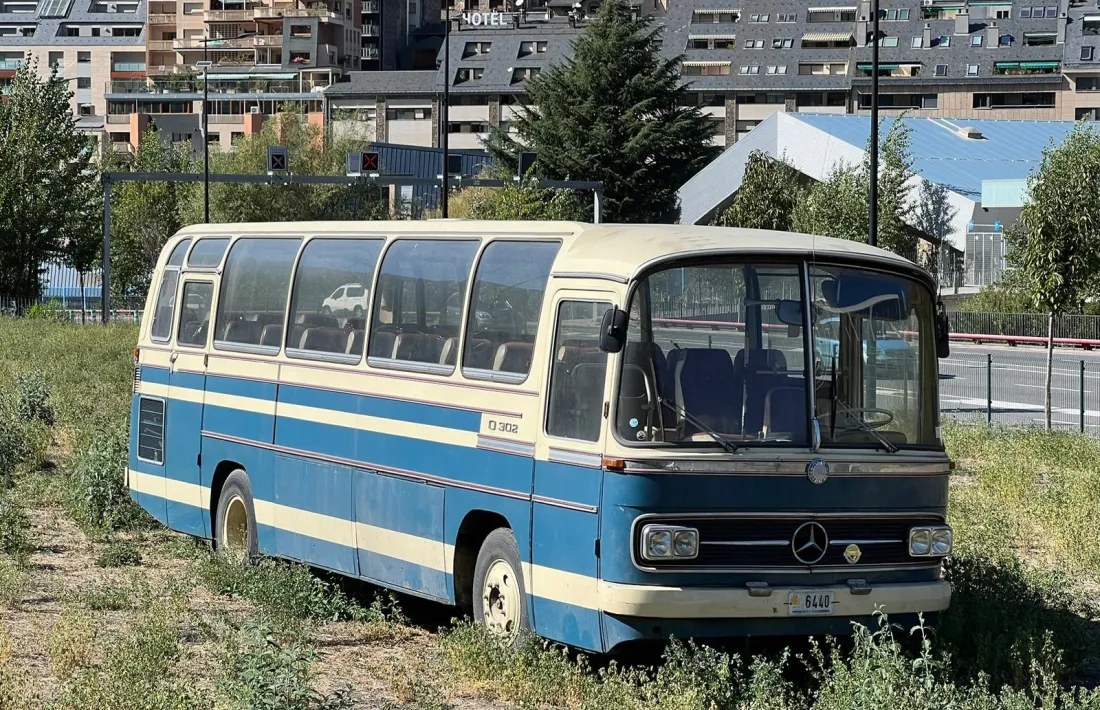 Adquirit el 1965 a Alemanya pel propiteari a l’època de la Hispano Andorrama, Amadeu Codina, porta el número de placa 6440, es va donar de baixa el 1994, la instal·lació elèctrica i el motor encara funcionen i conserva els seients originals.