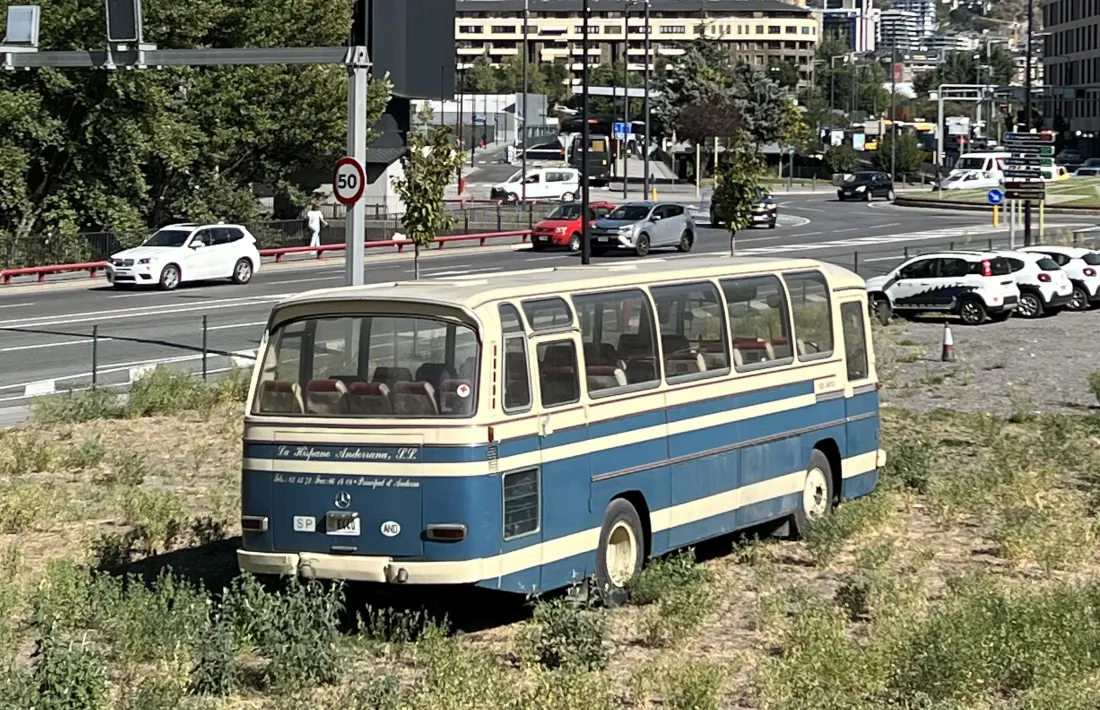 Adquirit el 1965 a Alemanya pel propiteari a l’època de la Hispano Andorrama, Amadeu Codina, porta el número de placa 6440, es va donar de baixa el 1994, la instal·lació elèctrica i el motor encara funcionen i conserva els seients originals.