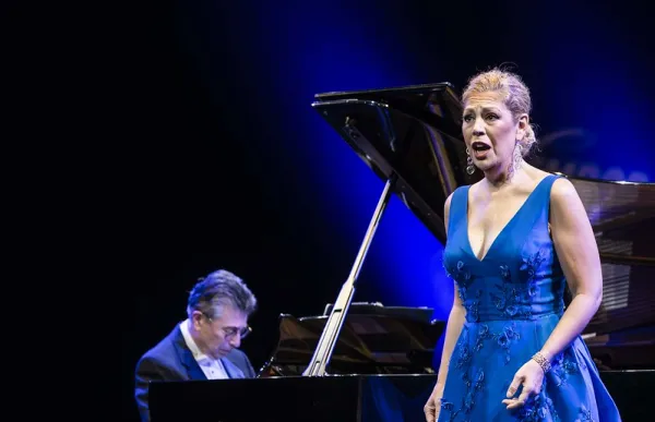 p._15_sondra_cronica_concert