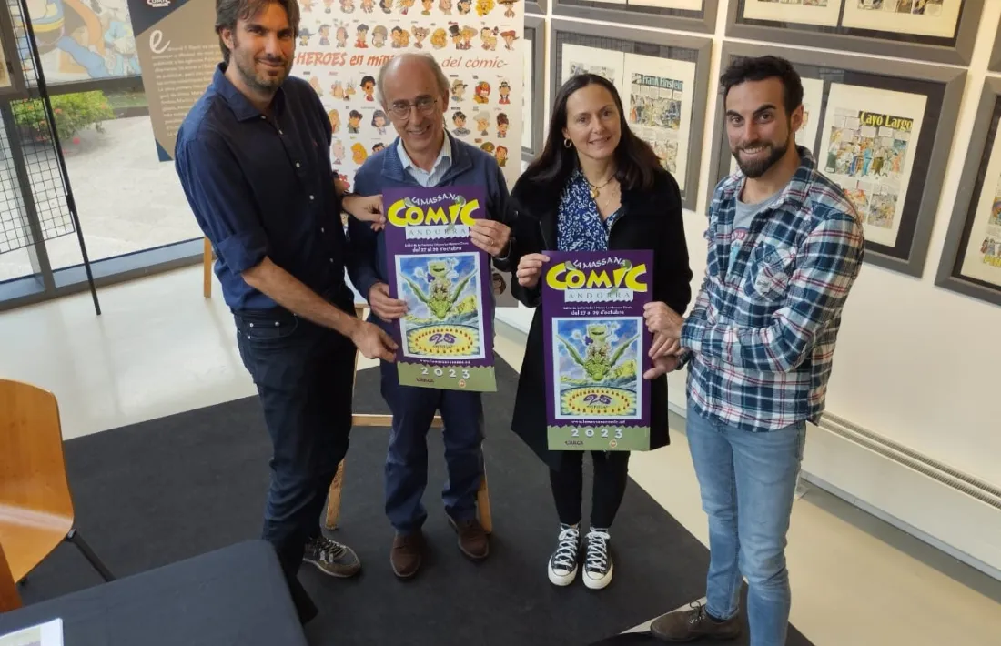 Forné, Pieras, Molné i Marc Huguet sostenen el cartell creat expressament per a aquesta edició.