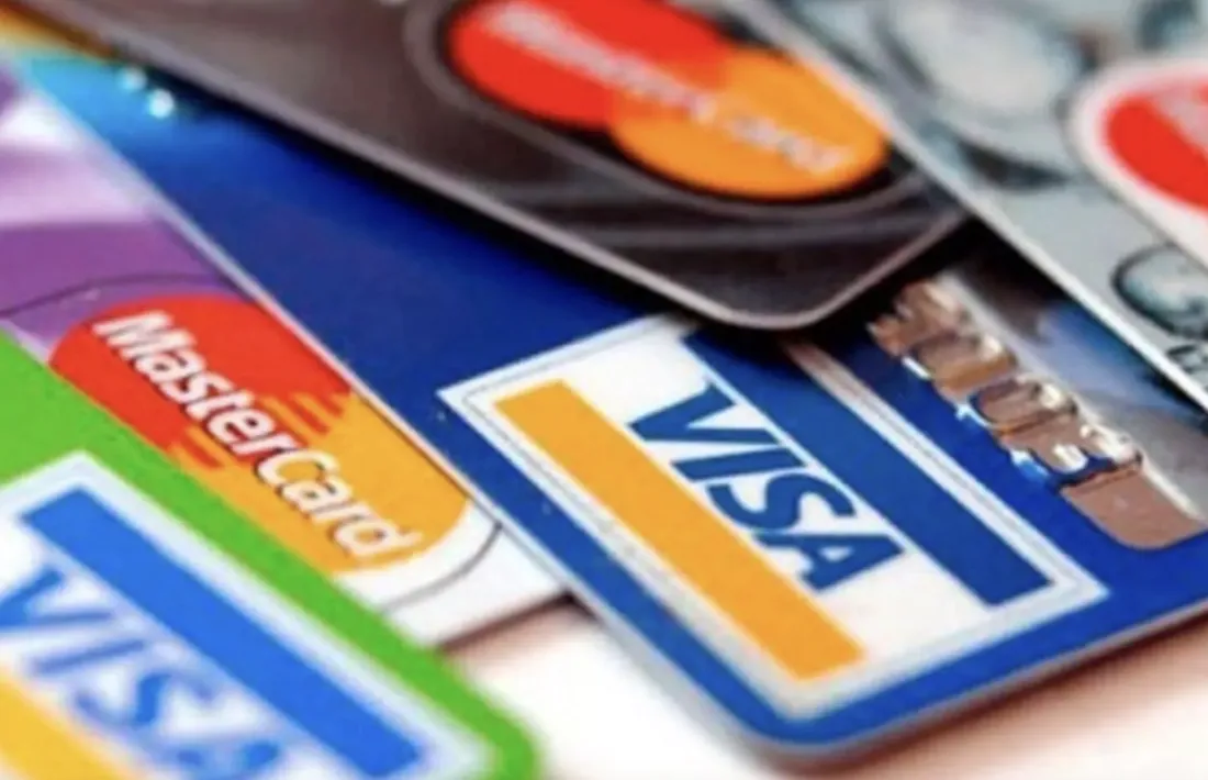 Es van efectuar amb set pagaments fraudulents per valor de 12.775 euros