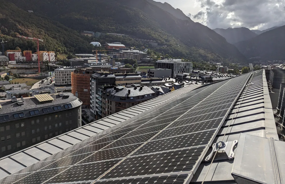 Les plaques solars de l’edifici del Consell General.