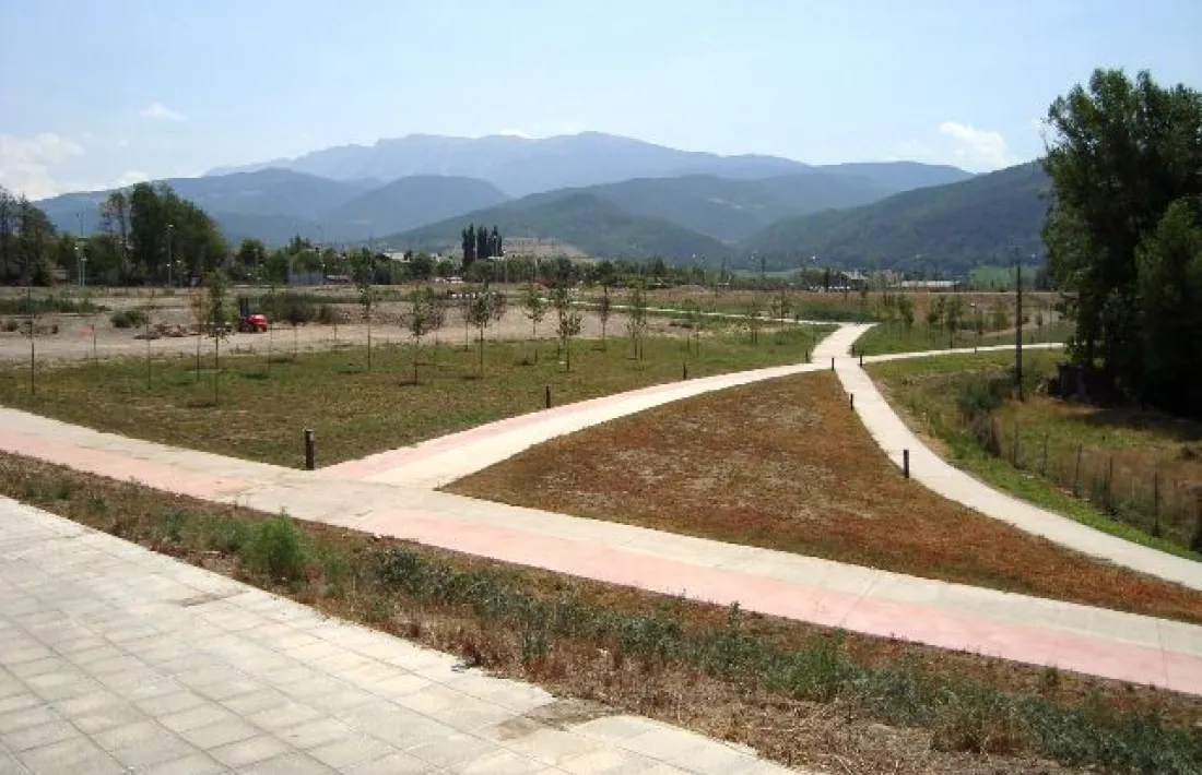 L’edifici de nova planta quedaria emplaçat en una parcel·la de l’Horta del Valira, on també es contemplen residència i INEFC. 