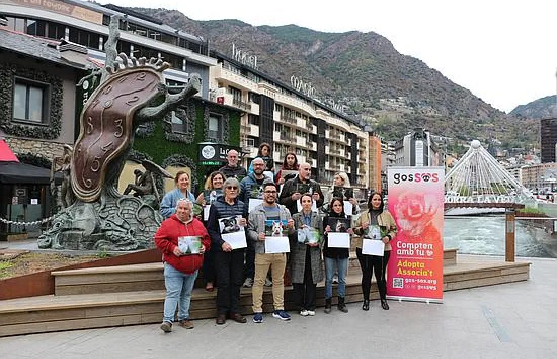 Alguns del fotògrafs participants en el calendari solidari.