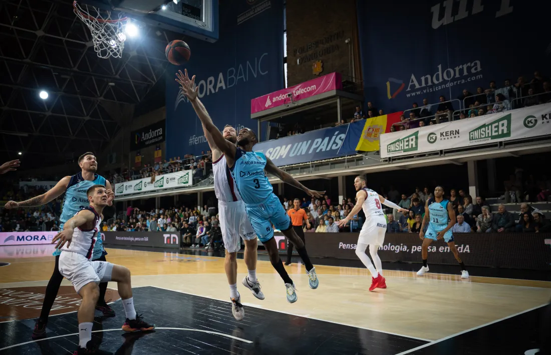 Jean Montero, el nou escorta del MoraBanc, va anotar 8 punts i va repartir dues assistències en el seu debut contra Baskonia.