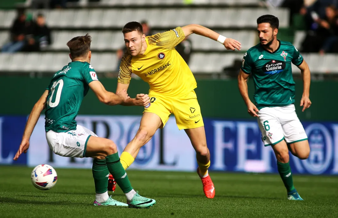 Aurélien Scheidler, davanter francès de l’FC Andorra, va gaudir de la millor ocasió de gol dels d’Eder Sarabia a Ferrol al minut 1.