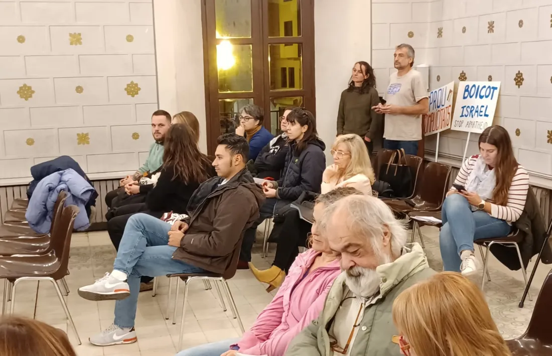 La situació dels palestins es va fer present al ple. 