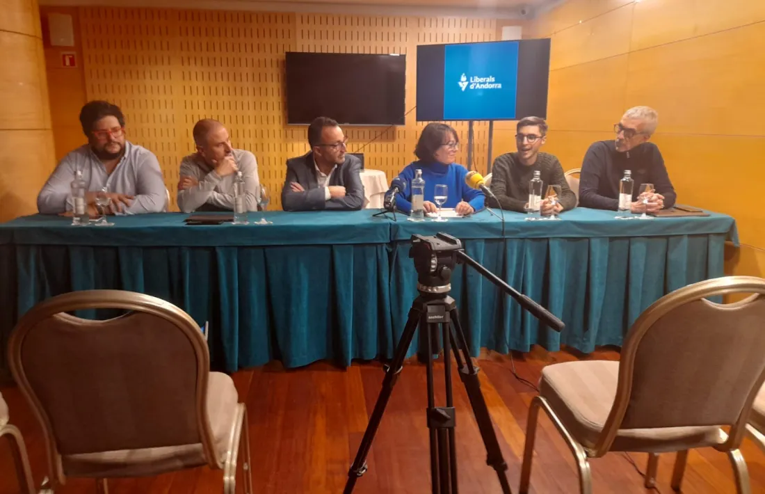 Cristina Rico i membres de l'executiva i de comitès parroquials en la roda de premsa d'aquesta tarda.