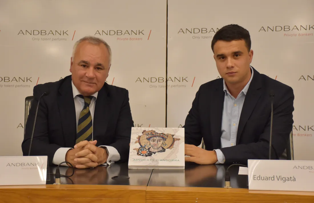 oan Vigatà i Eduard Vigatà durant la presentació del nou volum.