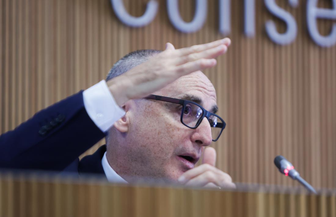 El ministre Ramon Lladós, a la sala de compareixences del Consell General.