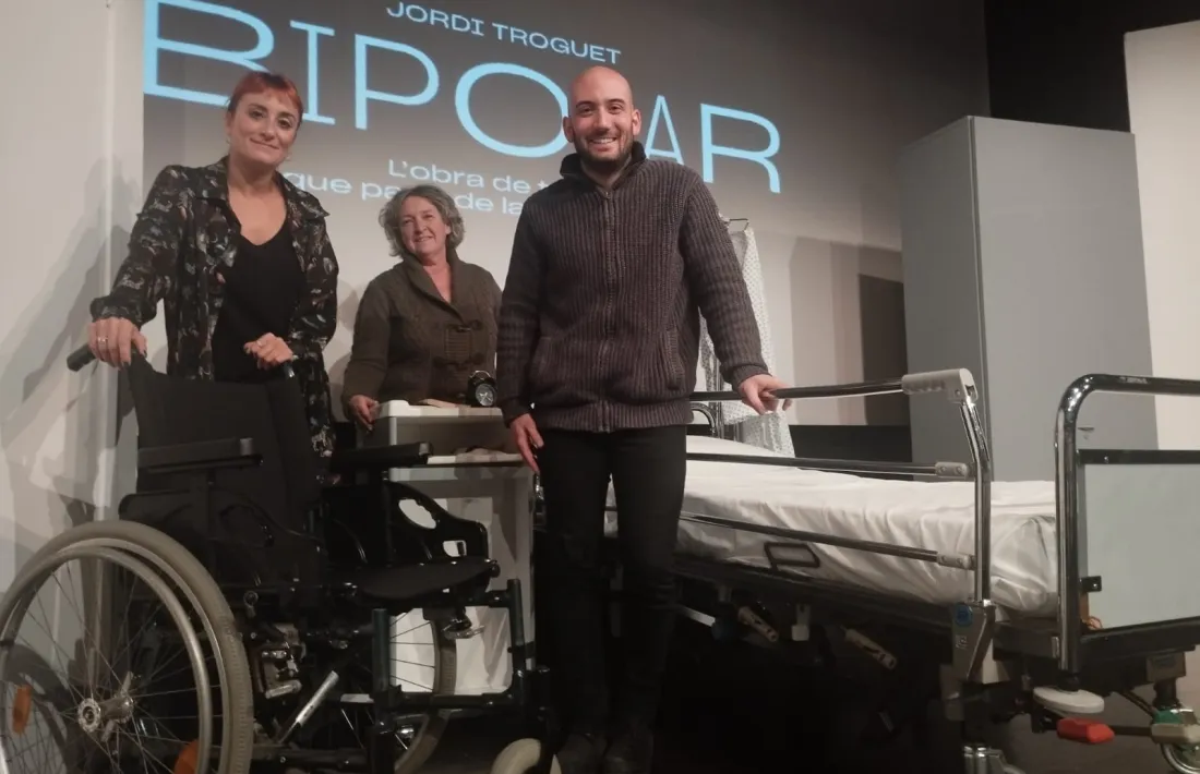 Mònica Vega, que exerceix com a directora artística de ‘Bipolar’, amb els dos intèrprets, Jordi i Júlia Troguet, ahir a les Fontetes.