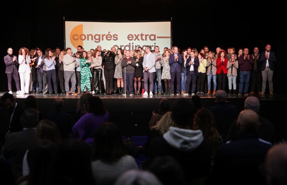 Tots els candidats de DA sobre l'escenari, ahir al Prat del Roure.