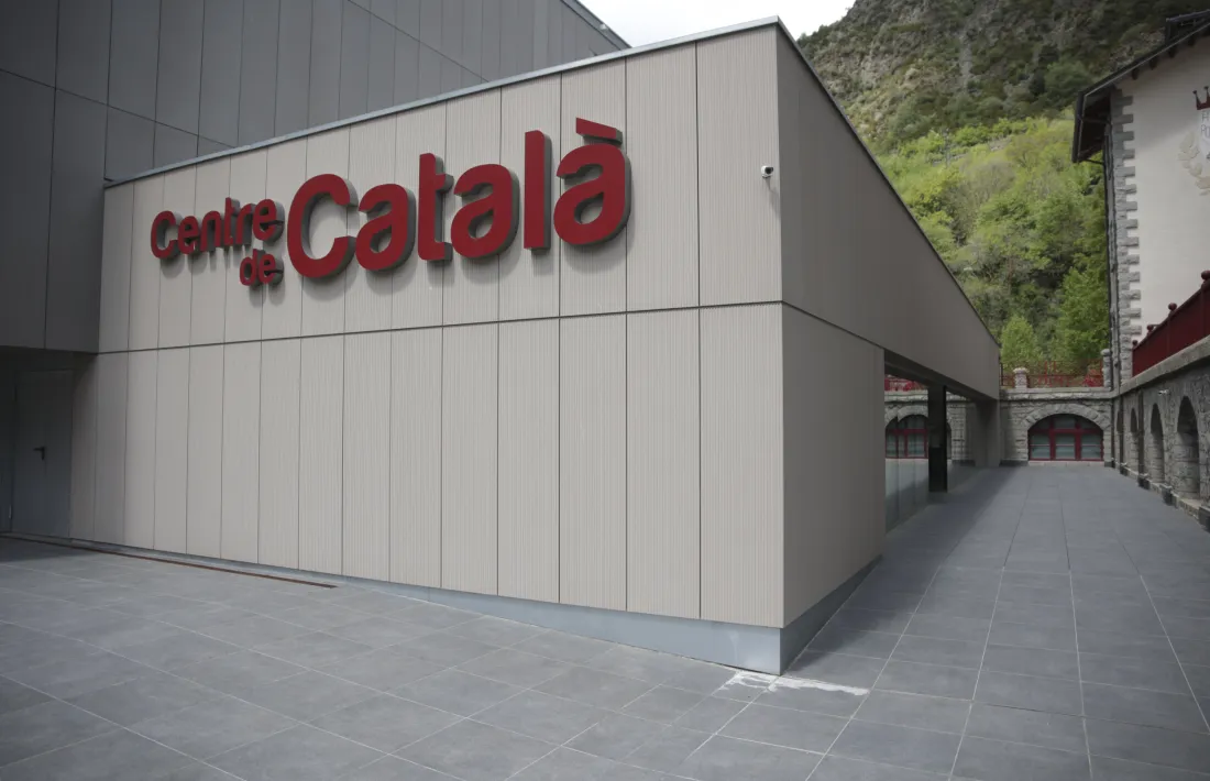 El Centre de Català ocupa la planta baixa de l’annex del Rosaleda.