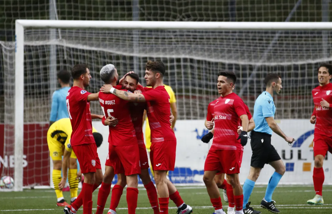L’FC Santa Coloma va guanyar el derbi.