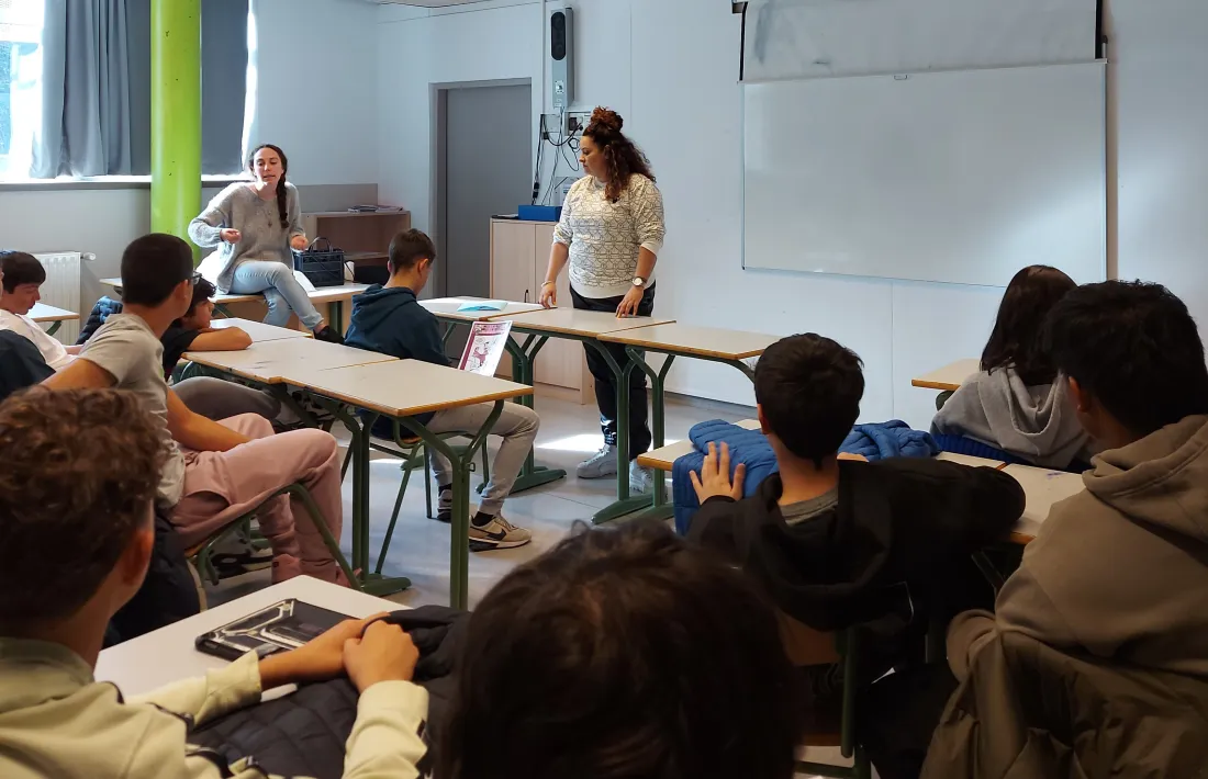 Un dels tallers que es realitzen a les escoles sobre drogodependència.