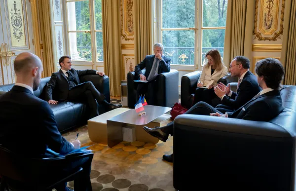 p._09_1_macron_reunio_espot_i_ensenya_elysee
