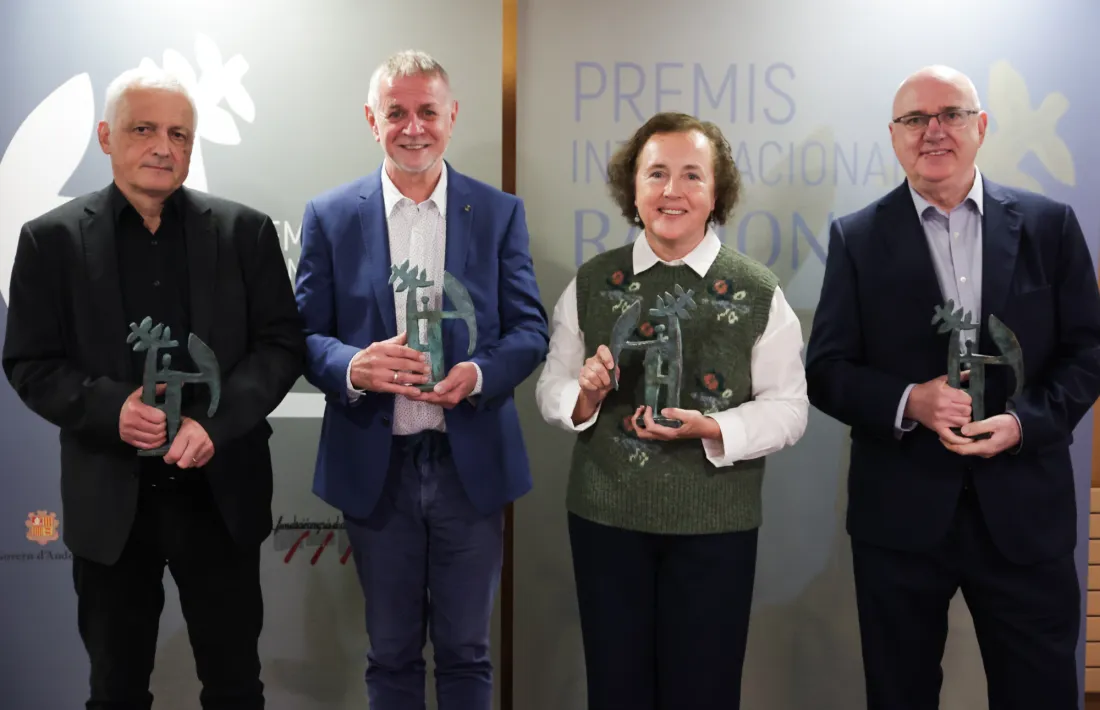 Foto de família dels quatre guanyadors de l’11a edició dels premis internacionals Ramon Llull.