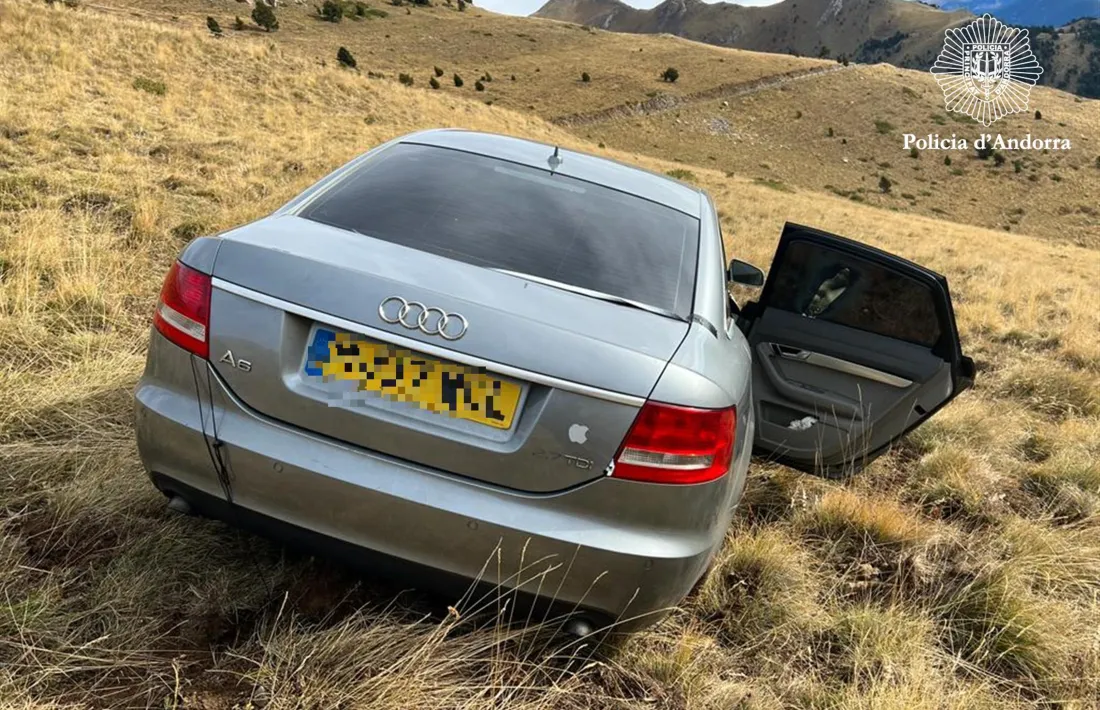 El vehicle en que van fugir els autors del robatori.