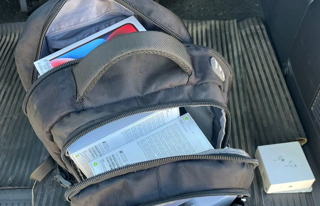 La bossa on els mossos d'esquadra van trobar els dispositius sostrets.