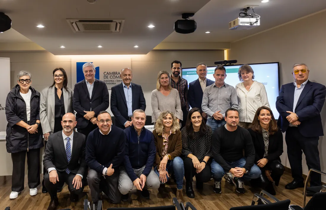 Foto de família dels representants del consell privat del sector turístic, avui.