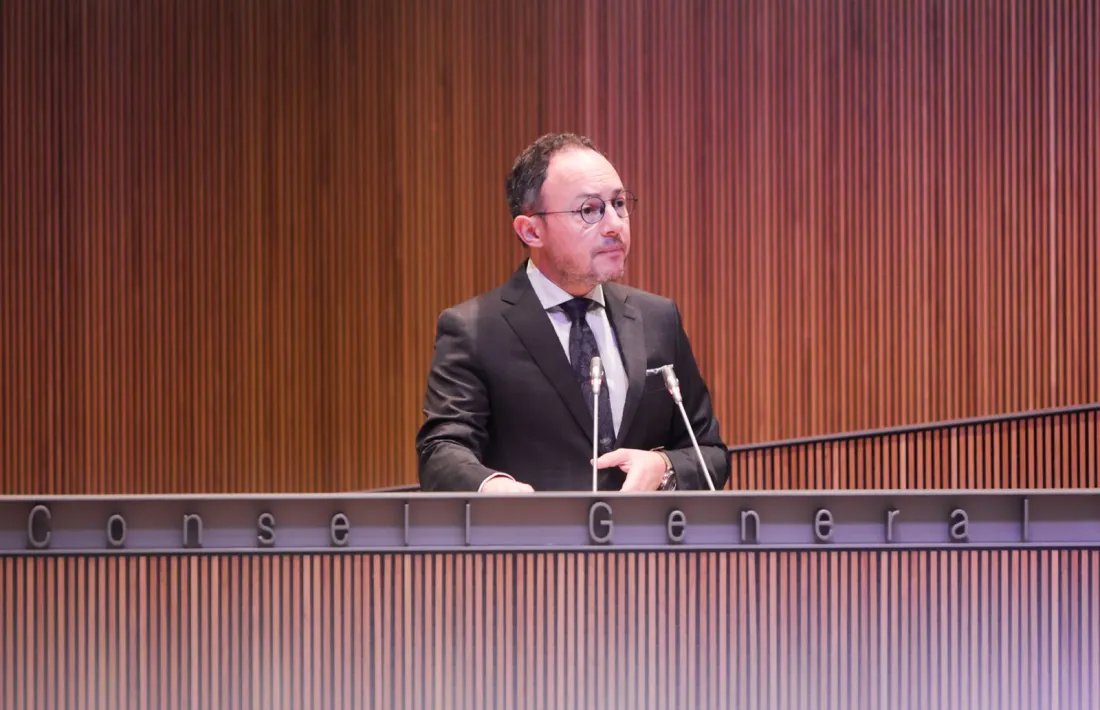 El cap de Govern intervenint des de la tribuna d'oradors.