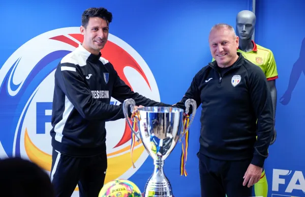 p._29_cherischev_el_de_la_dreta_foto_interescaldes