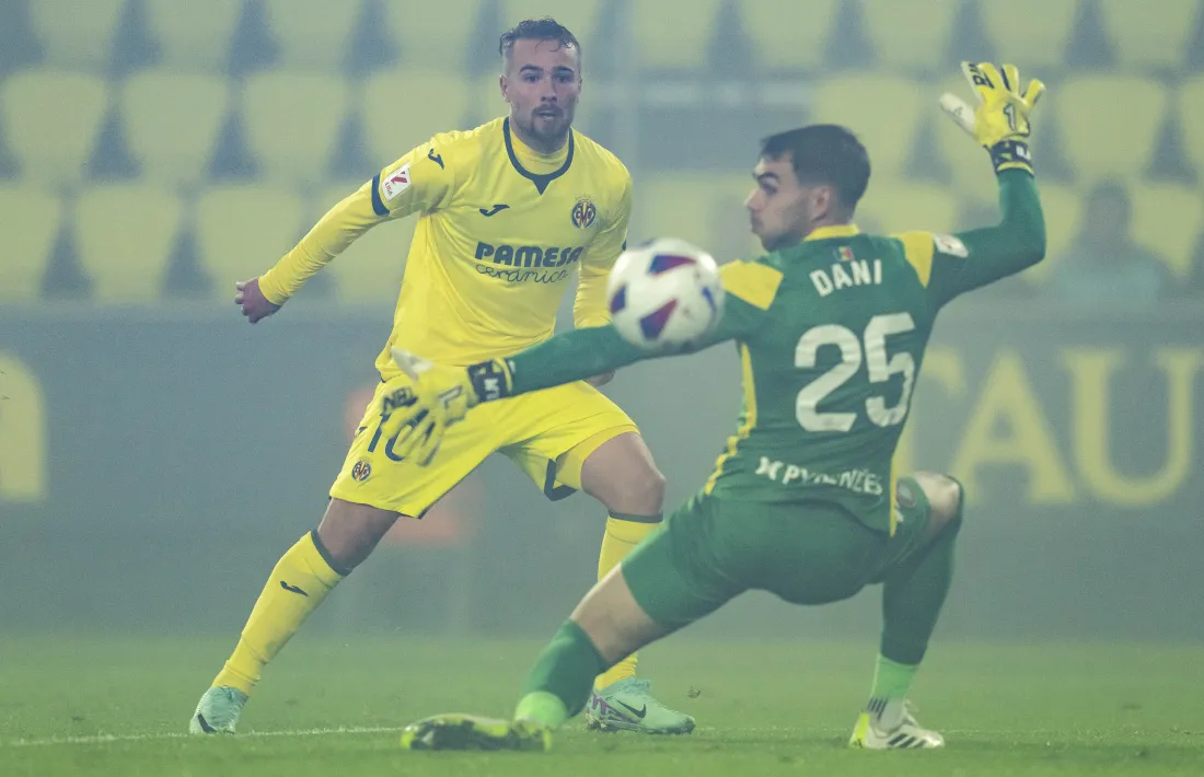 Javi Ontiveros va estar a punt de marcar, però va fallar tot sol davant Dani Martín.