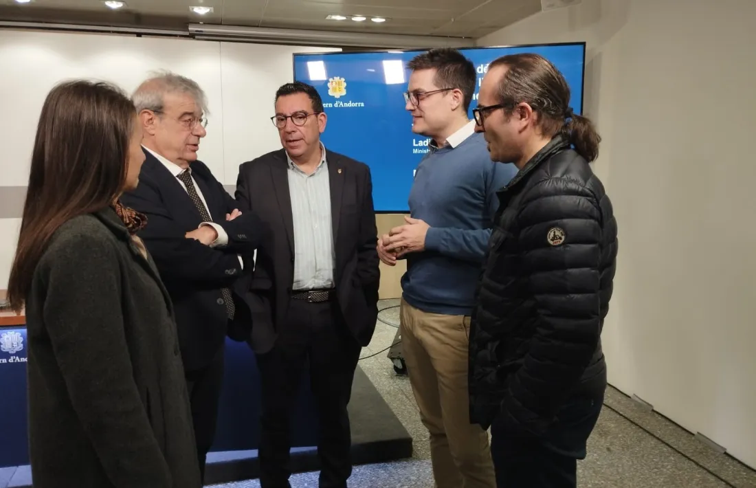 El ministre Baró i el cònsol menor de la capital, Miquel Canturri, amb el director i el cap d’estudis de l’Institut de Música.