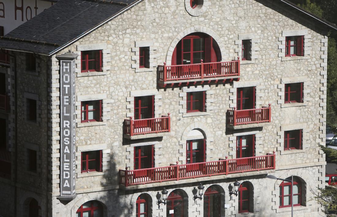 El servei de Política Lingüística es troba a l'antic hotel Rosaleda.