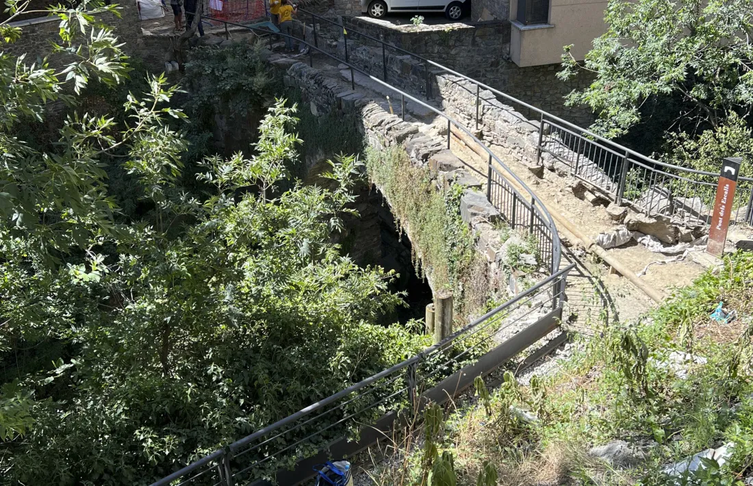 El pont dels Escalls, documentat al segle XV, és el més antic que s’ha conservat a Escaldes.