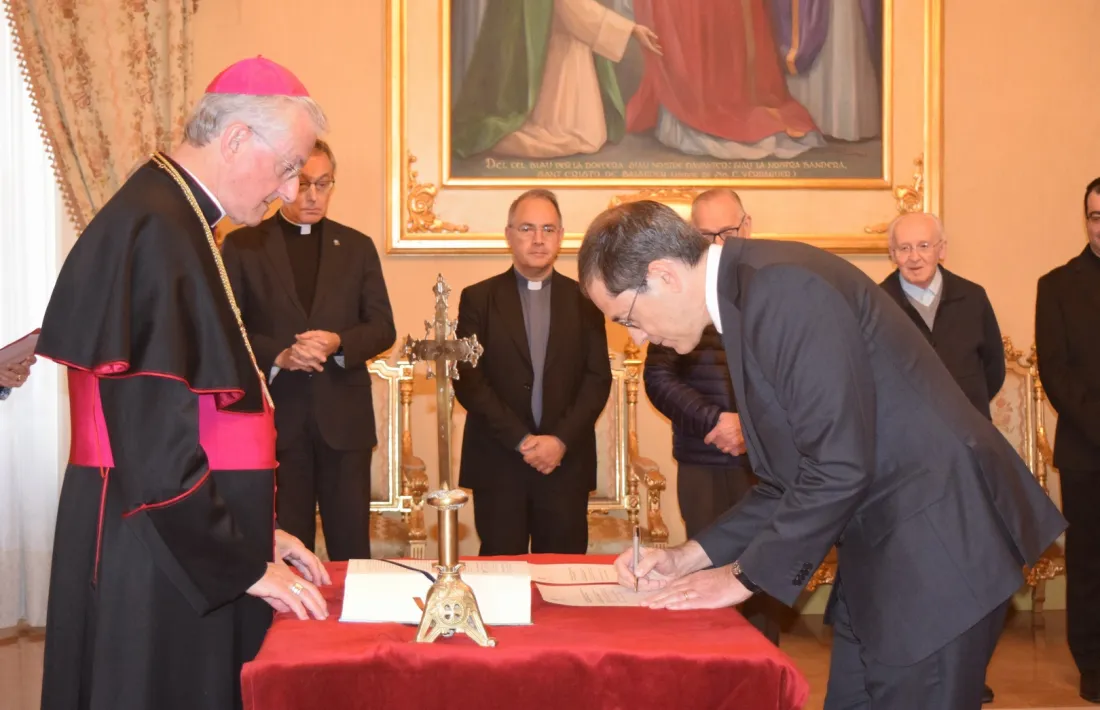 Un moment del jurament d'Eduard Ibáñez com a representant personal del copríncep episcopal.