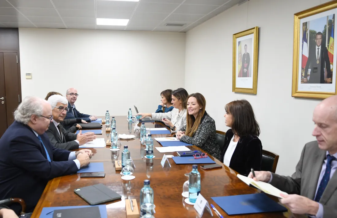 Un moment de la reunió entre el Govern i la Generalitat, avui.