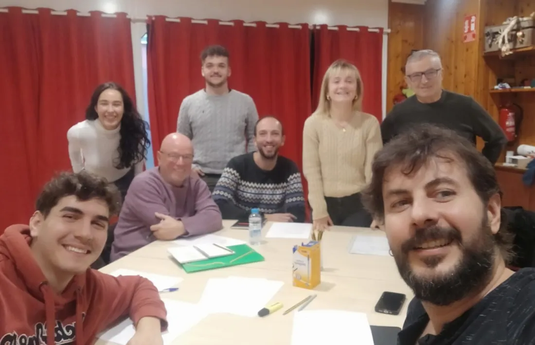 Assaig de l’elenc que participa en ‘De pont a pont’, amb guió d’Albert Roig i direcció de Juanma Casero.