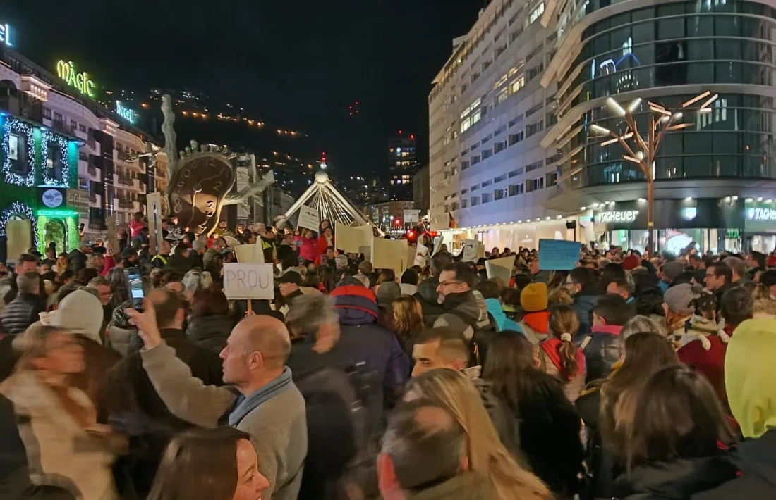 La concentració del 31 d’octubre va aplegar nombrosos manifestants a la plaça de la Rotonda d’Andorra la Vella.