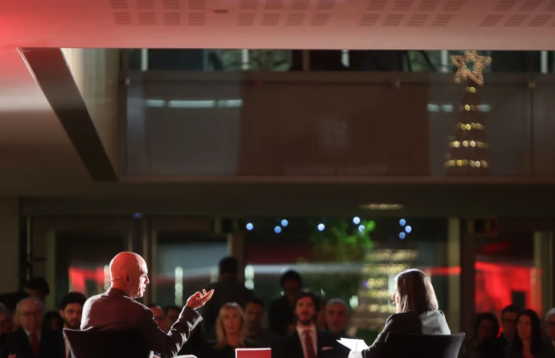 Mig centenar de persones va assistir a la presentació del 'Compendi' al Consel General.