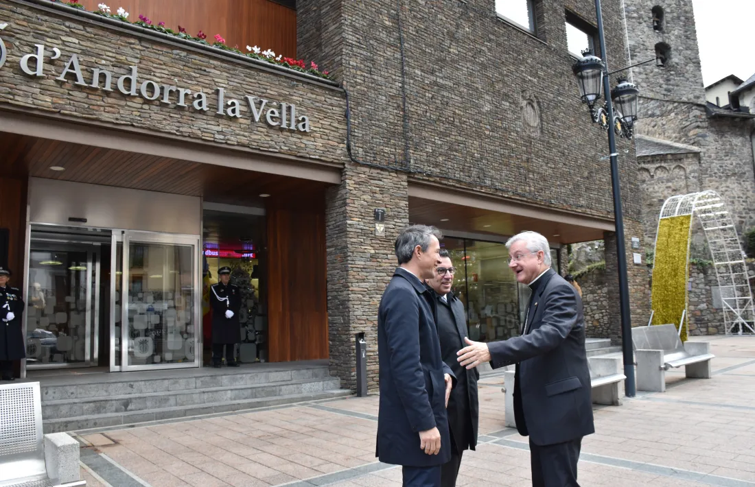 Els cònsols d'Andorra la Vella rebent el copríncep i arquebisbe d'Urgell.