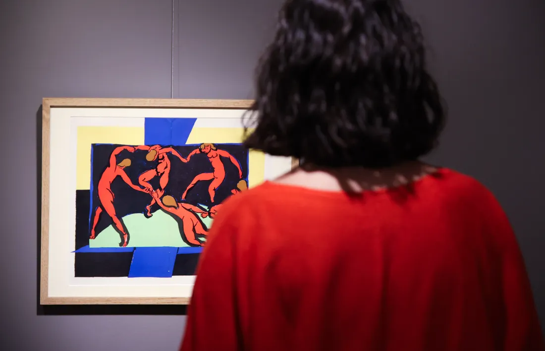 Entre la setantena de gravats que s’exposen al CAEE hi ha aquesta versió de la celebèrrima dansa de Matisse.