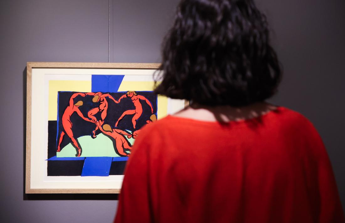 Entre la setantena de gravats que s’exposen al CAEE hi ha aquesta versió de la celebèrrima dansa de Matisse.