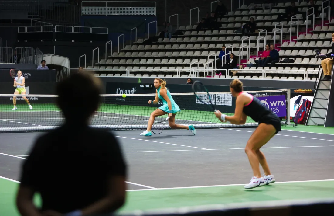 Vicky Jiménez, formant parella amb Alina Charaeva, va quedar fora en dobles.