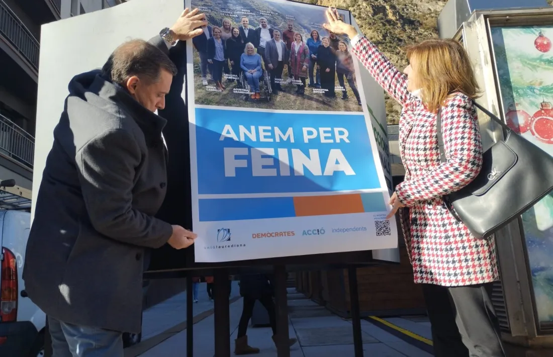 Majoral i Mireia Codina, caps de llista d’UL, van arrencar la marató electoral a la plaça de la Germandat.