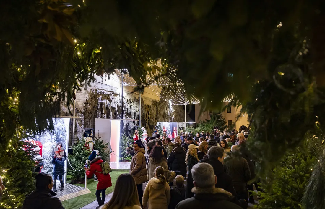 Públic al Poblet de Nadal d'Andorra la Vella.
