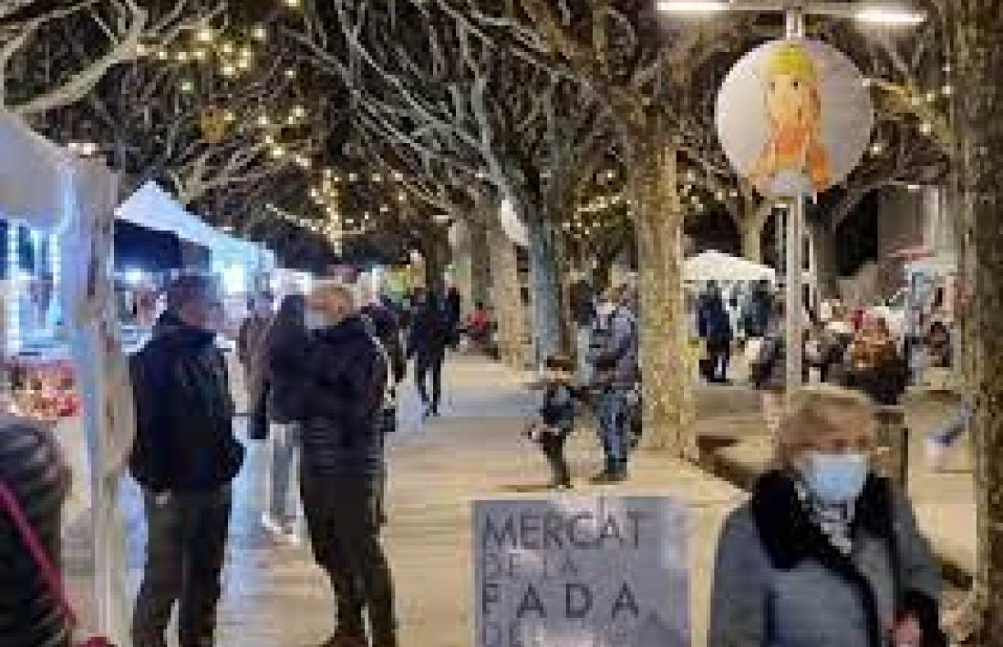 Mercat de la Fada del Quer al passeig Joan Brudieu. 