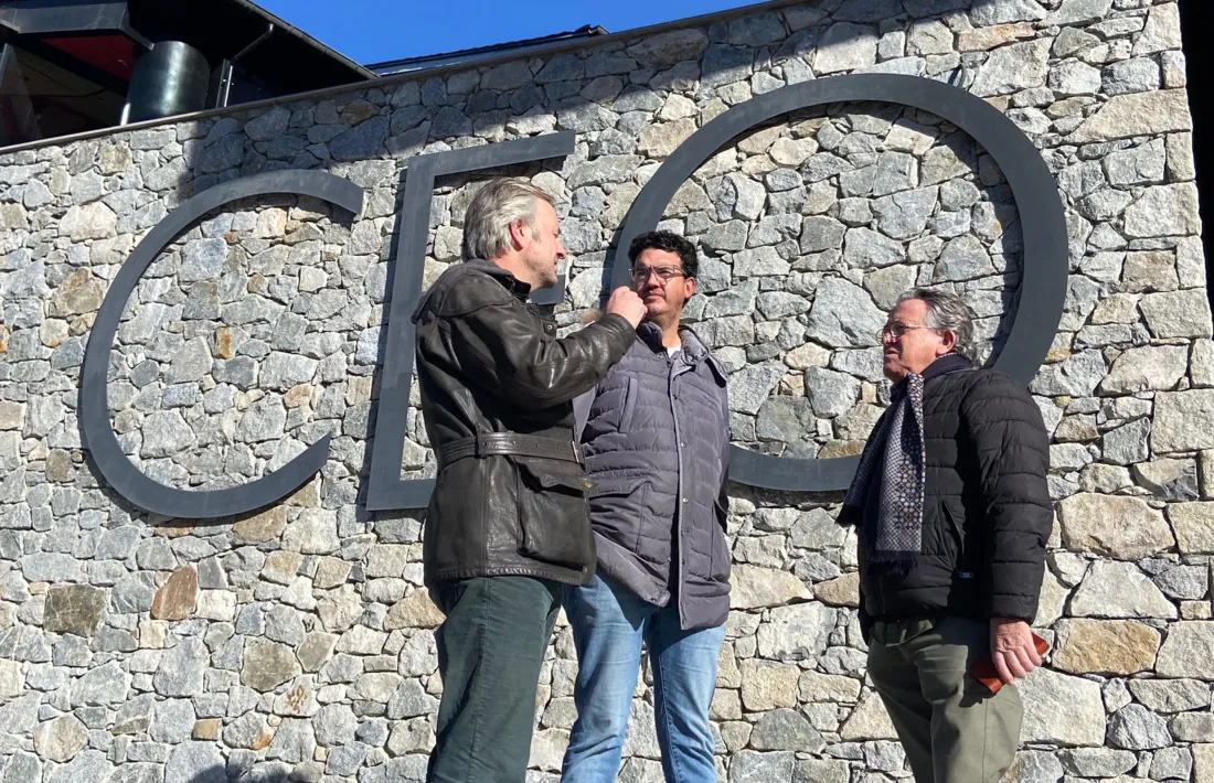 Jean-Michel Armengol, i el cap de llista, Enric Dolsa, davant del CEO d’Ordino.