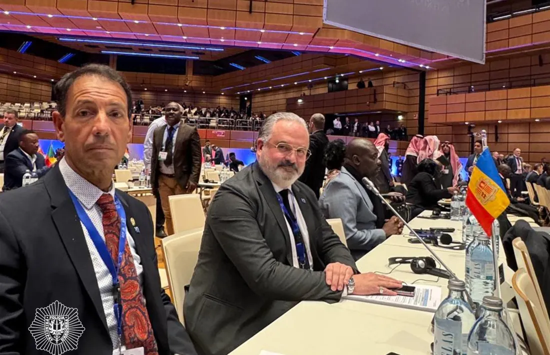 Lasne i Guirao a l'assemblea d'Interpol.