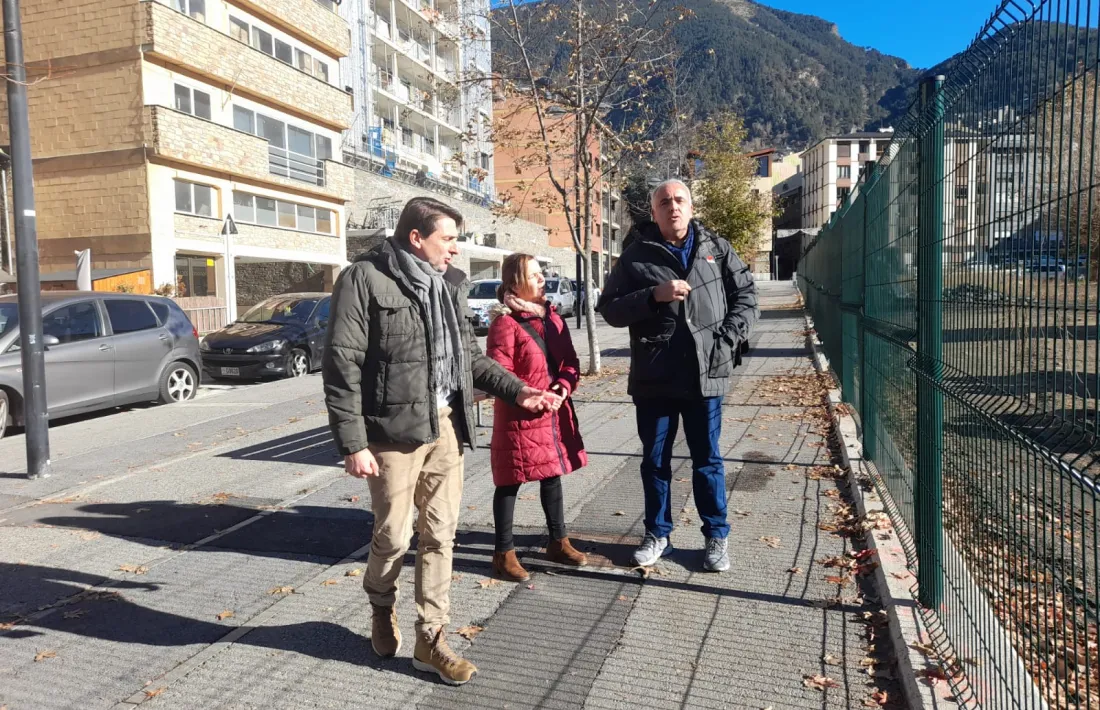 Membres d'Avancem a prop del parc de l'Ossa, aquest matí.