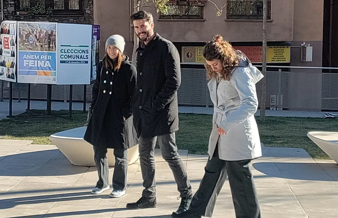 Cerni Cairat i Sofia Cortesao, a la plaça de Rocacorba.