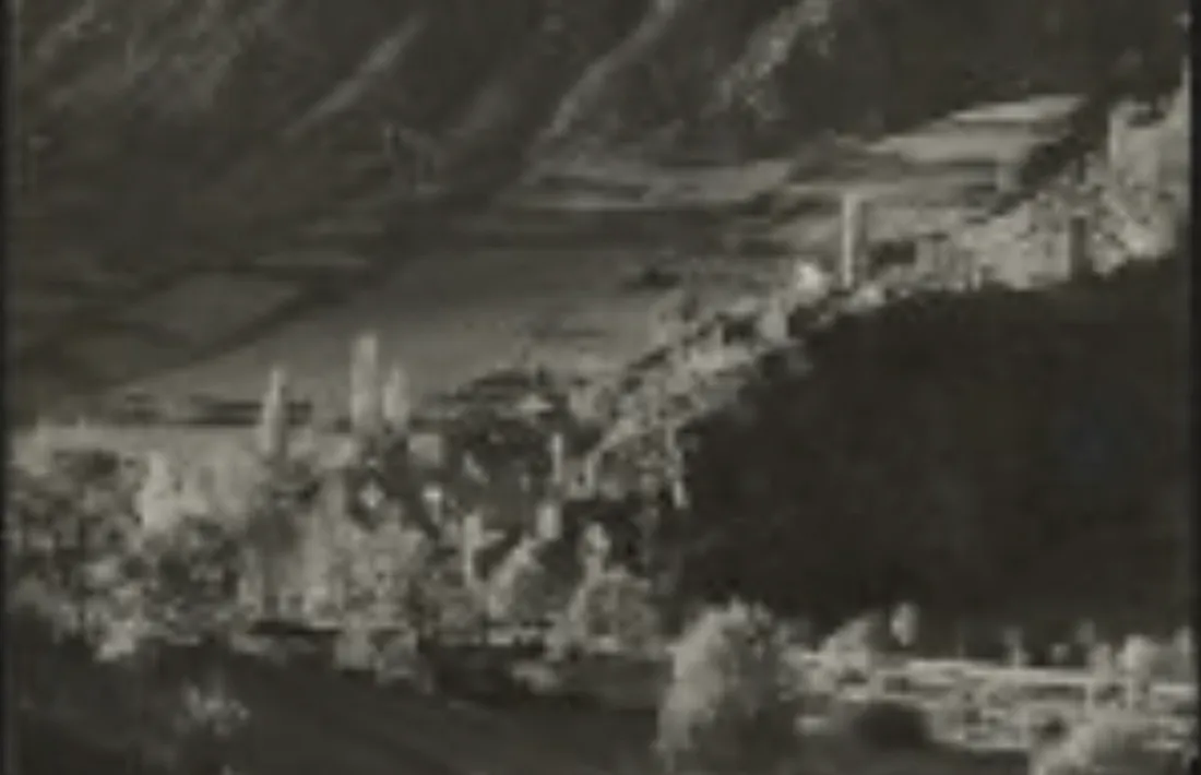 "View of village from above, France-Spain border", Andorra, diu l'anotació del revers d'aquesta foto, datada al 1939.